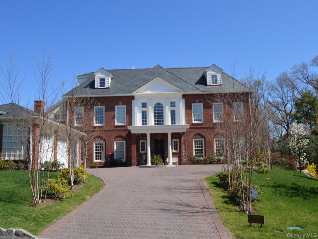  8 BR,  7.00 BTH &nbsp;Colonial style home in Riverdale
