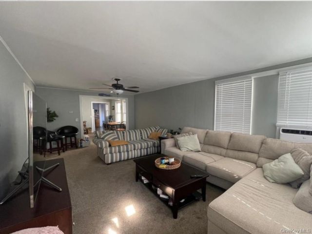  3 BR,  1.00 BTH &nbsp;Bungalow style home in Long Beach