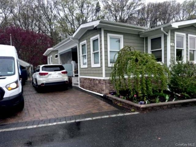  4 BR,  3.00 BTH &nbsp;Other style home in Riverhead
