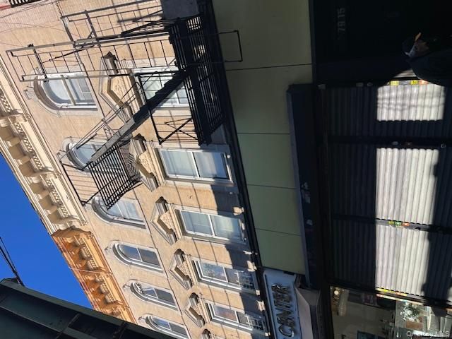 Studio,  0.00 BTH &nbsp;Commercial style home in Woodhaven