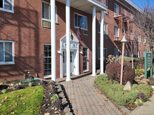  1 BR,  1.00 BTH &nbsp;Other style home in Rockville Centre
