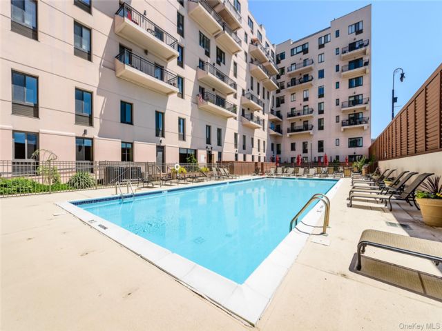  2 BR,  3.00 BTH &nbsp;Modern style home in Long Beach