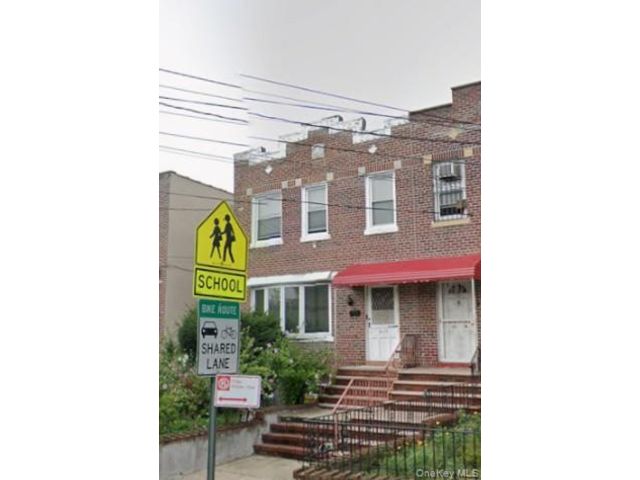  4 BR,  2.00 BTH &nbsp;House style home in East Elmhurst