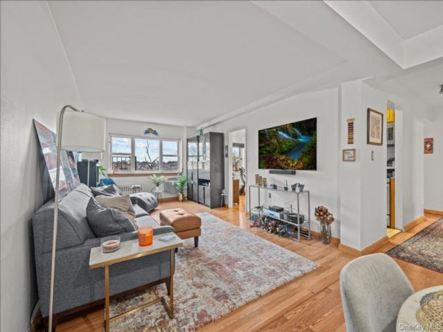 [Kingsbridge Real Estate, listing number 7234655]