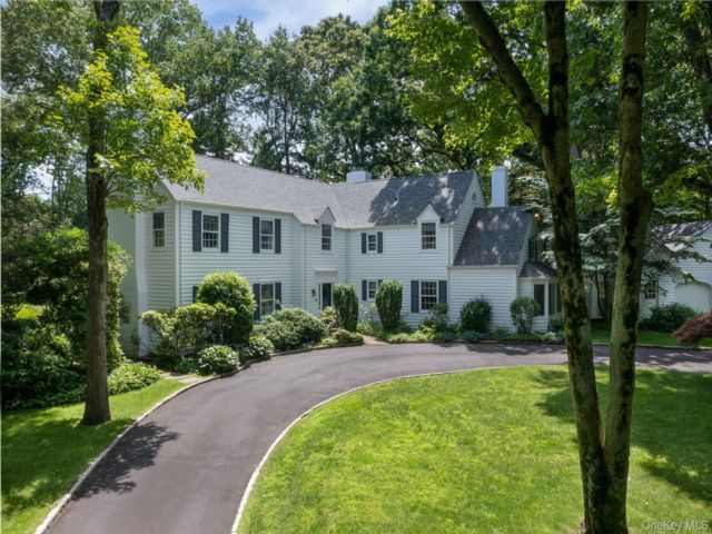  5 BR,  6.00 BTH &nbsp;Colonial style home in Cold Spring Harbor