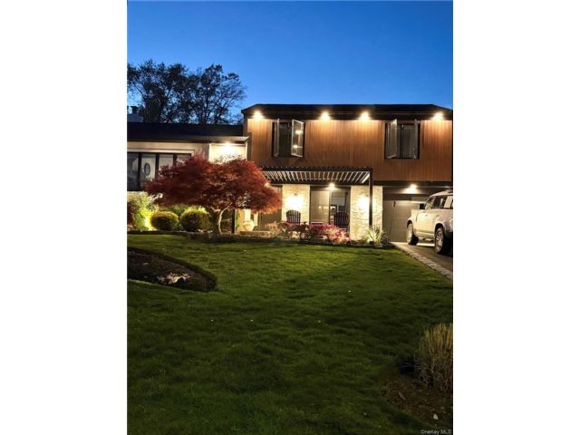  3 BR,  3.00 BTH &nbsp;Split level style home in New Rochelle