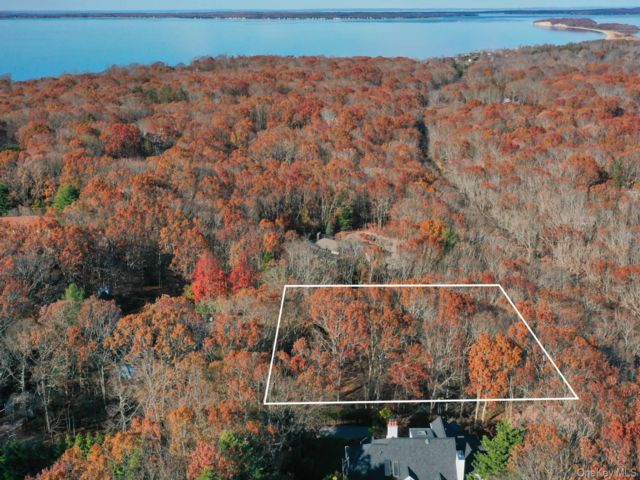 Lot <b>Size:</b>  &nbsp;House style home in Sag Harbor