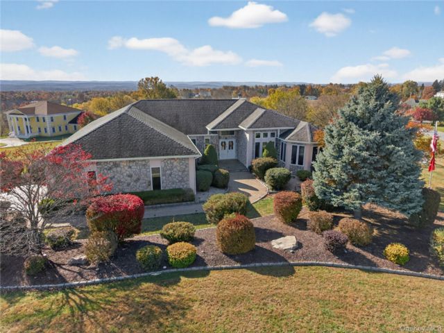  4 BR,  4.00 BTH &nbsp;Exp ranch style home in Middletown