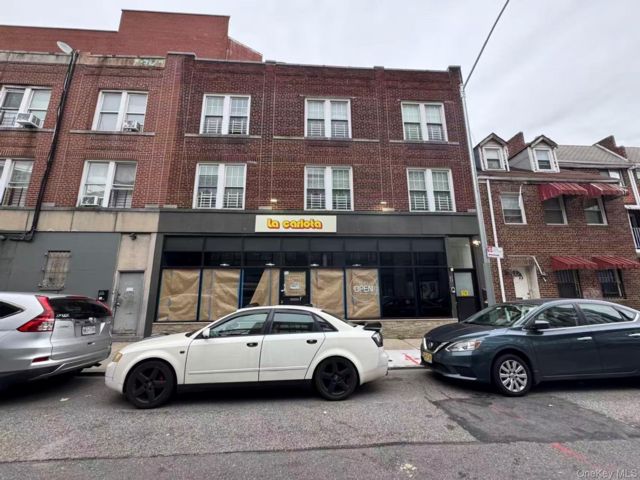 Studio,  0.00 BTH &nbsp;Commercial style home in Woodside