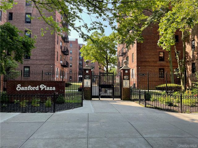 Studio,  1.00 BTH &nbsp;Other style home in Flushing