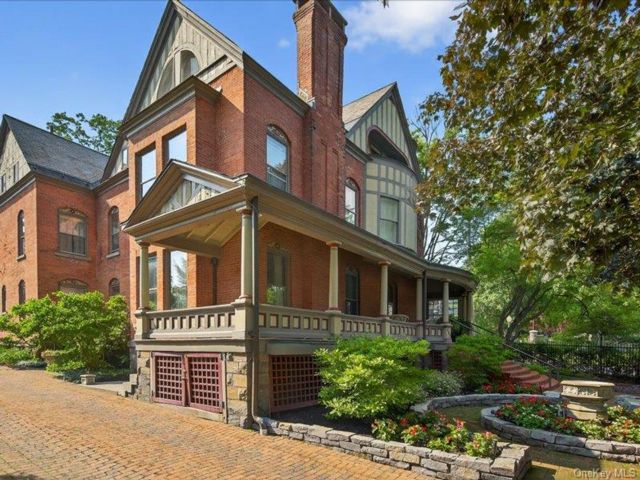  8 BR, 10.00 BTH &nbsp;Other style home in Call Listing Agent