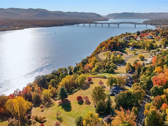  6 BR,  2.00 BTH &nbsp;Farmhouse style home in Newburgh