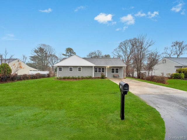  3 BR,  2.00 BTH &nbsp;Ranch style home in Brentwood