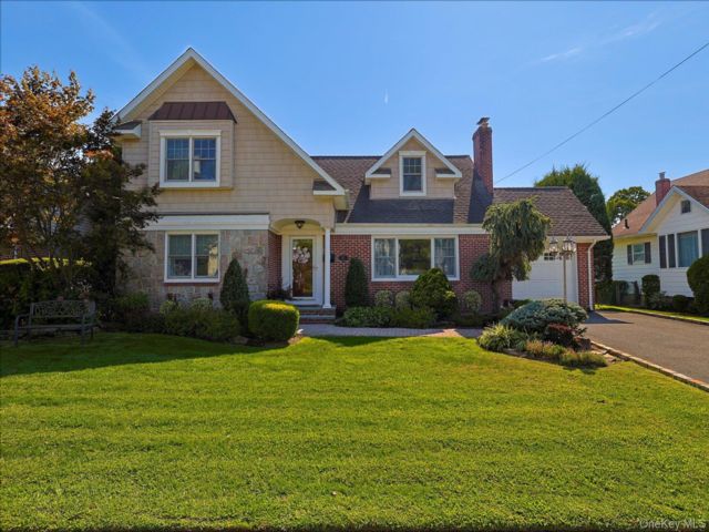  4 BR,  3.00 BTH &nbsp;Exp cape style home in Rockville Centre