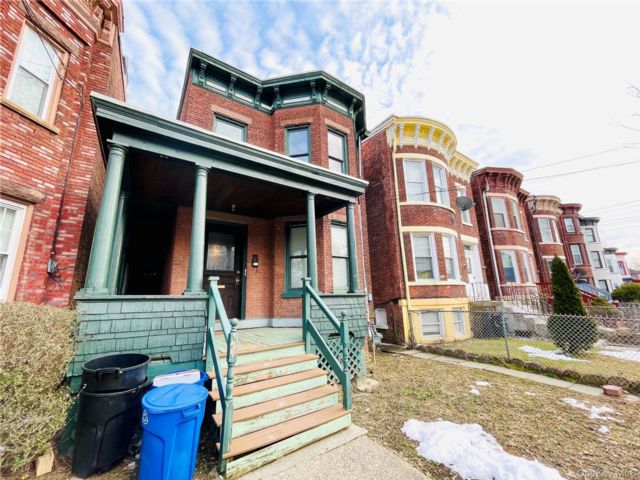  2 BR,  2.00 BTH &nbsp;House style home in Newburgh