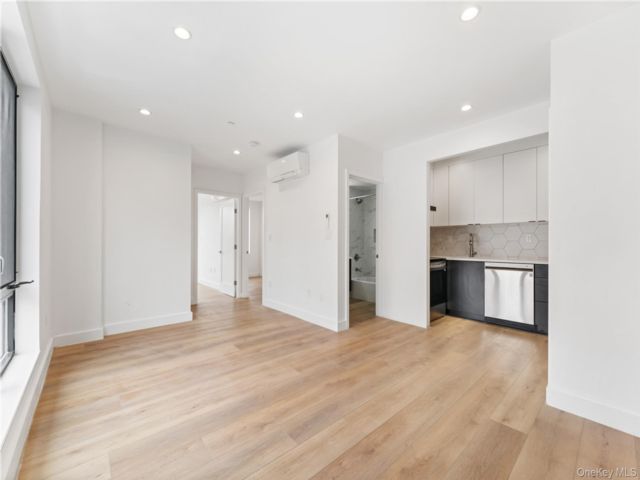  2 BR,  1.00 BTH &nbsp;Modern style home in Boro Park