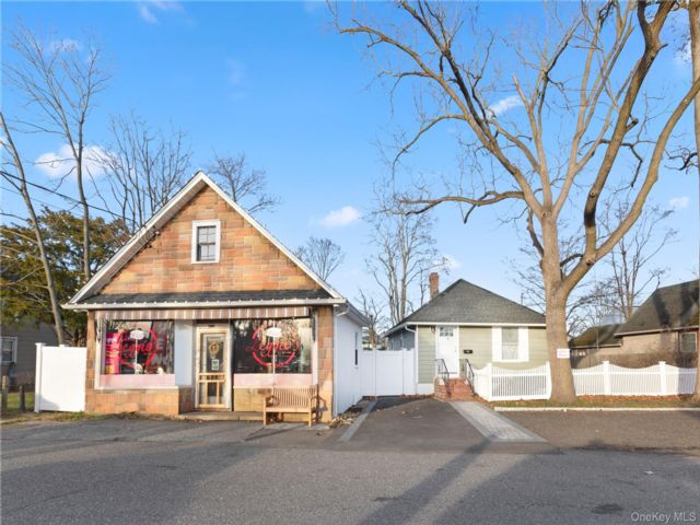 Studio,  0.00 BTH &nbsp;House style home in Bay Shore