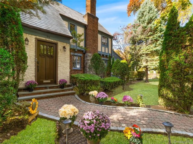  5 BR,  3.00 BTH &nbsp;Tudor style home in Mount Vernon