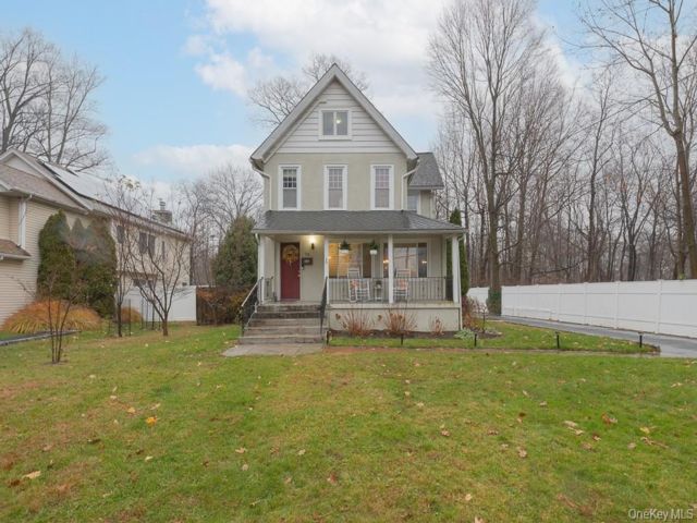  3 BR,  2.00 BTH &nbsp;Colonial style home in Pearl River