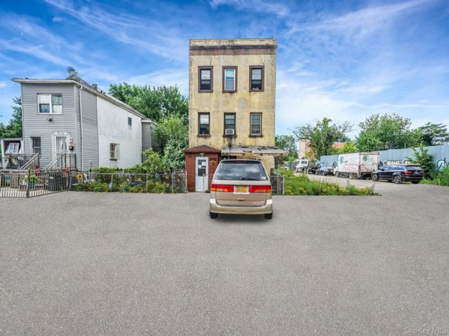 [Howard Beach Real Estate, listing number 7235687]