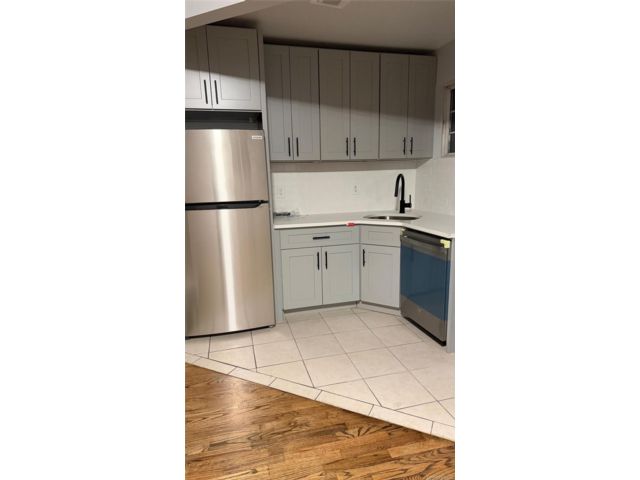  2 BR,  2.00 BTH &nbsp;Colonial style home in Howard Beach