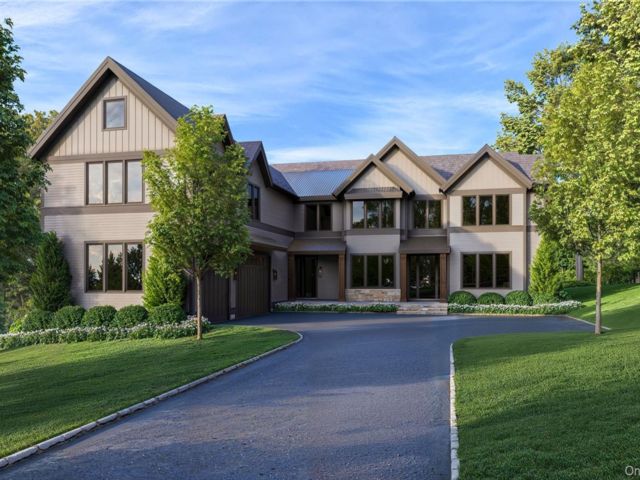  5 BR,  8.00 BTH &nbsp;Colonial style home in Bedford