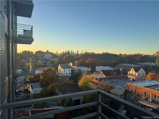  2 BR,  2.00 BTH &nbsp;Condo style home in Woodside
