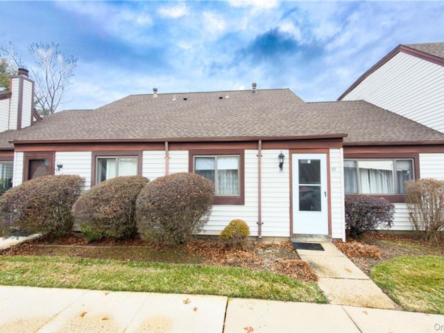  2 BR,  1.00 BTH &nbsp;Other style home in Middle Island