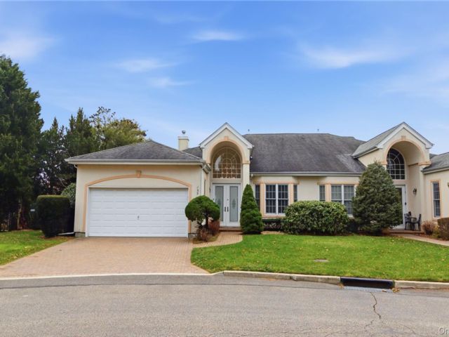 [Melville Real Estate, listing number 7236010]