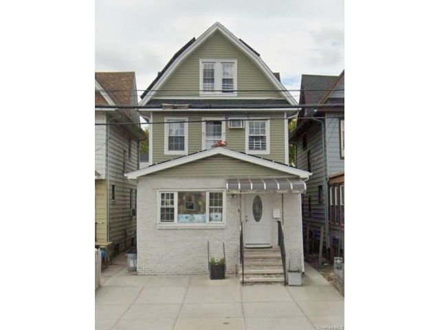  2 BR,  1.00 BTH &nbsp;Victorian style home in Richmond Hill