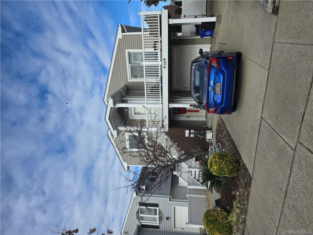  3 BR,  2.00 BTH &nbsp;Contemporary style home in Long Beach