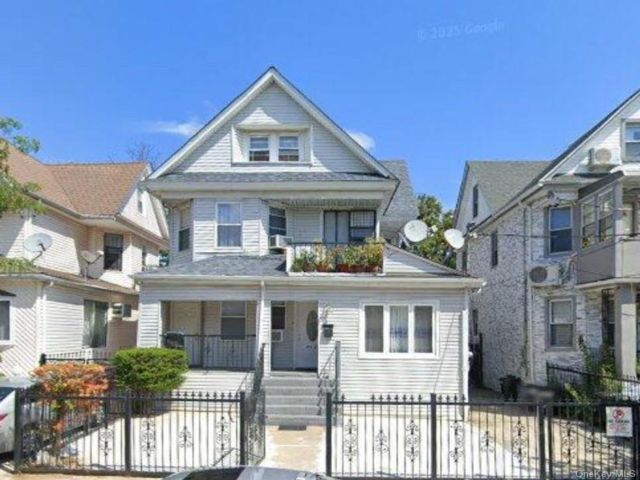  5 BR,  5.00 BTH &nbsp;Colonial style home in Richmond Hill