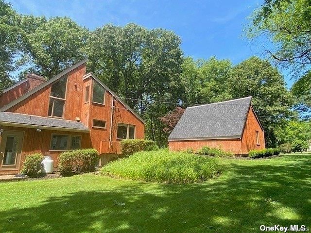  5 BR,  3.00 BTH &nbsp;Contemporary style home in Lloyd Harbor