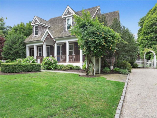  5 BR,  5.00 BTH &nbsp;Post modern style home in Quogue