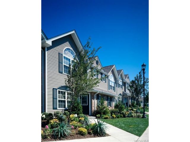  2 BR,  2.00 BTH &nbsp;Other style home in Farmingville