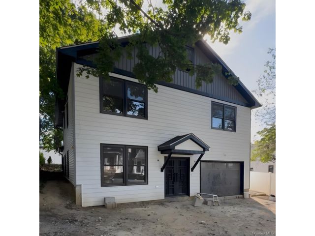  4 BR,  3.00 BTH &nbsp;Other style home in Yonkers