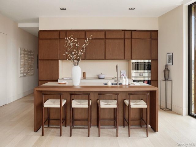  3 BR,  3.00 BTH &nbsp;Condo style home in Greenpoint