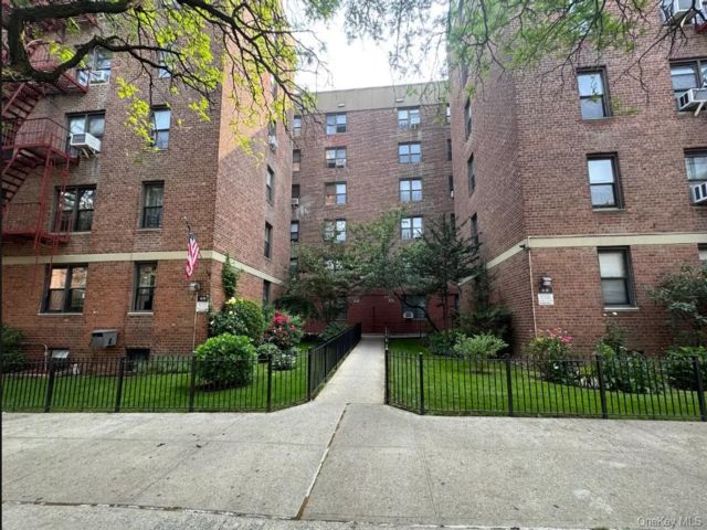  2 BR,  1.00 BTH &nbsp;Other style home in Forest Hills