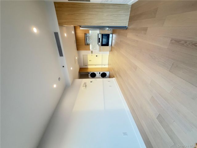 [PHOTO]