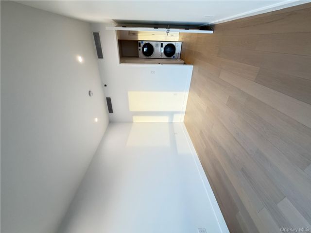 [PHOTO]
