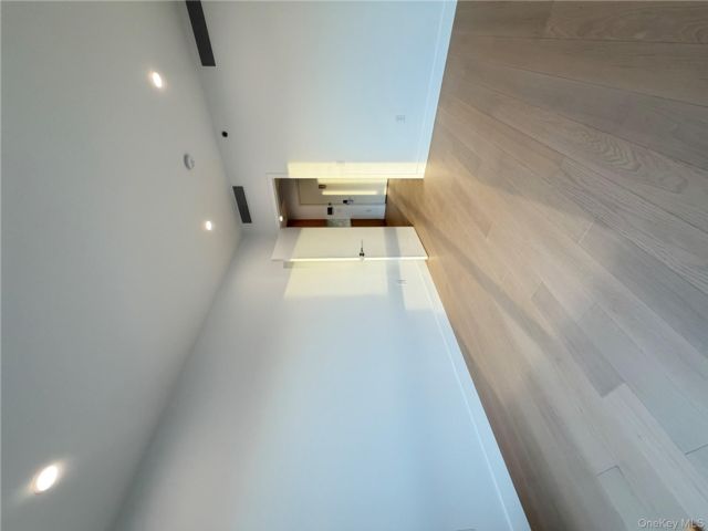 [PHOTO]