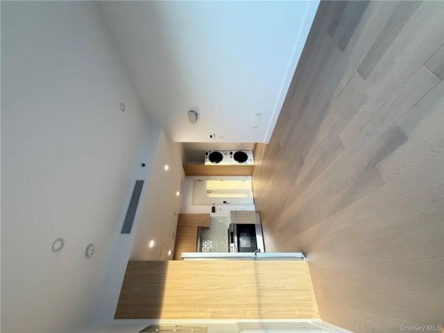 [PHOTO]