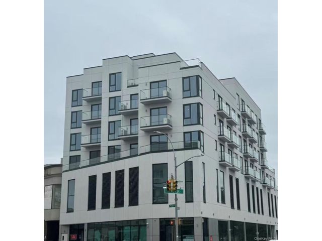  2 BR,  2.00 BTH &nbsp;Other style home in Flushing