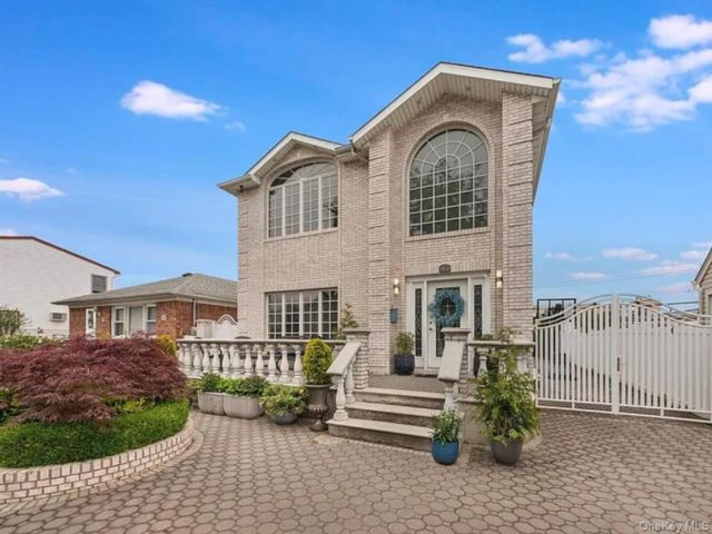[Howard Beach Real Estate, listing number 7237003]