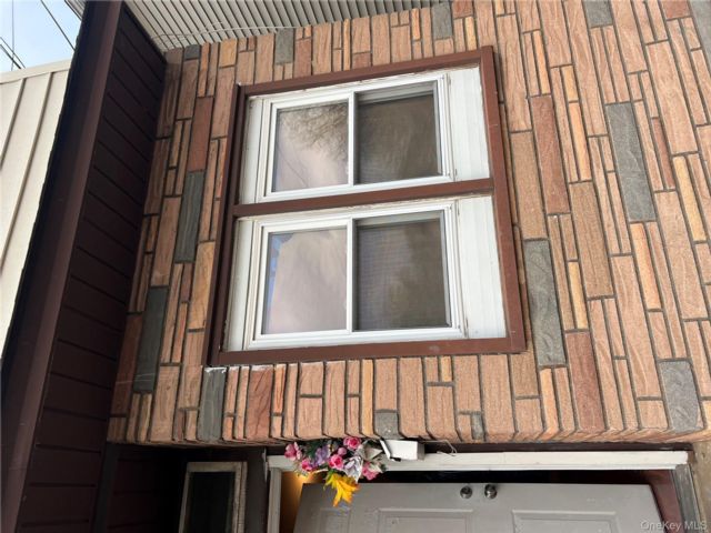  2 BR,  1.00 BTH &nbsp;Other style home in Westbury