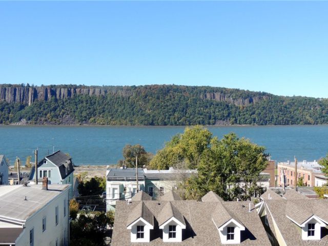  2 BR,  1.00 BTH &nbsp;Other style home in Hastings-on-hudson