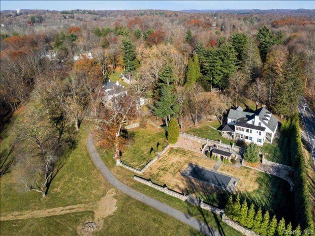  7 BR,  7.00 BTH &nbsp;Colonial style home in Ossining