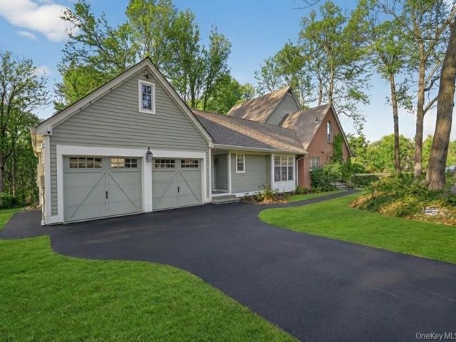  4 BR,  4.00 BTH &nbsp;Other style home in Blooming Grove