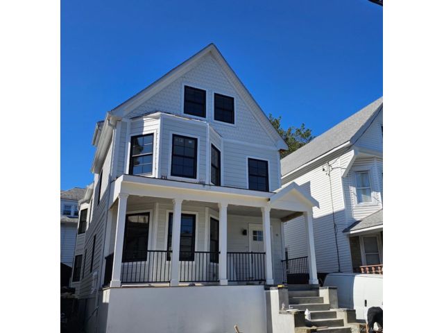 3 BR,  2.00 BTH &nbsp;Colonial style home in Mount Vernon