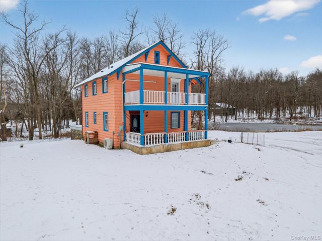  6 BR,  5.00 BTH &nbsp;Colonial style home in Otisville